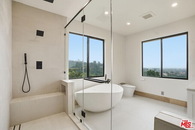 Building Photo - 1036 El Medio Ave