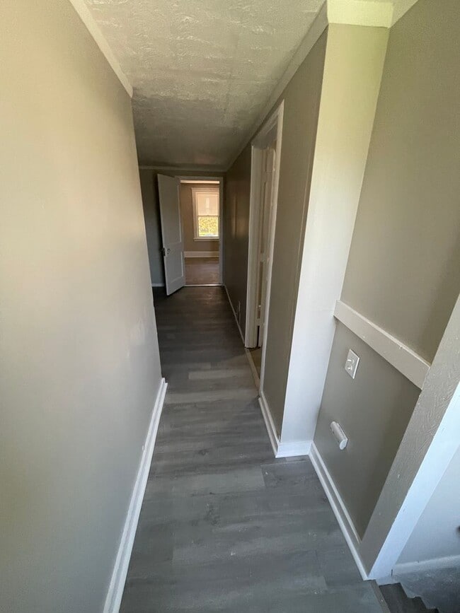 Building Photo - Section 8 & Eden Accepted! Ready to lease ...