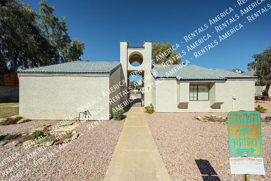 Building Photo - 3716 E University Dr