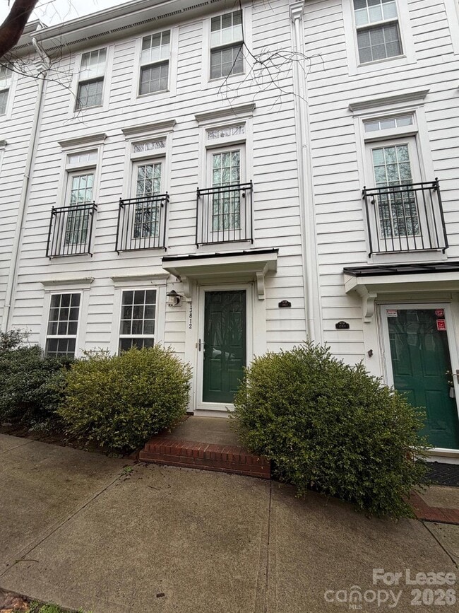 Building Photo - 13812 Hill St