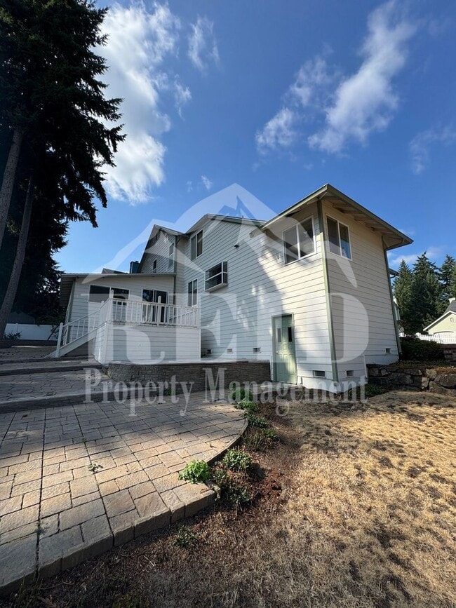 Building Photo - 979 NW Calypso Cir