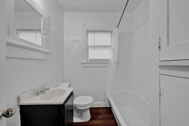 Building Photo - 1212 SW 9th Ave