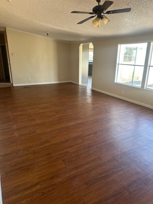 Building Photo - 123 Forest Creek Ln