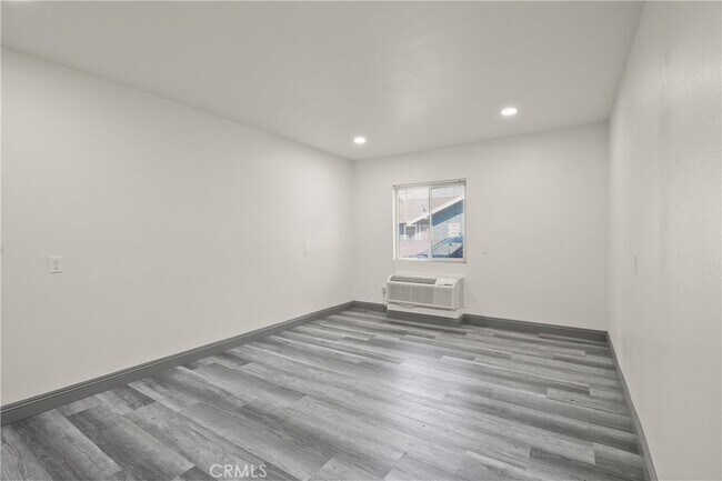 Building Photo - 14335 Hamlin St