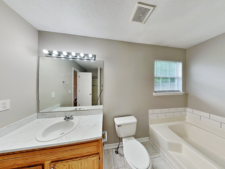 Building Photo - 276 Village Dr