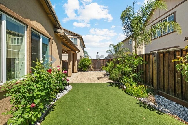 Building Photo - 136 Willowrun Wy