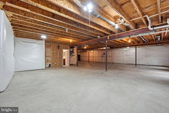 Building Photo - 42240 Hiddenwood Ln