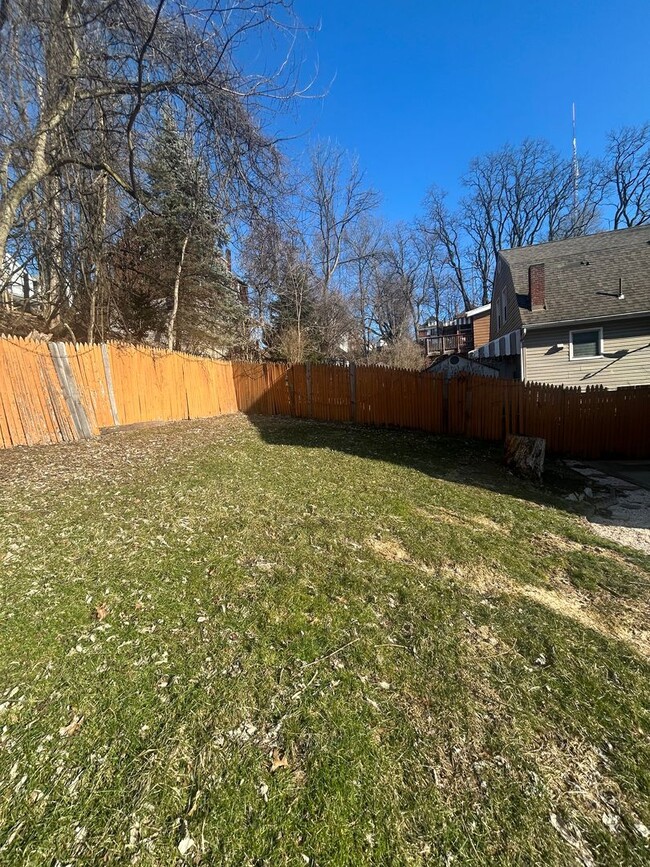 Building Photo - Large Single Family Home near Riverview Park