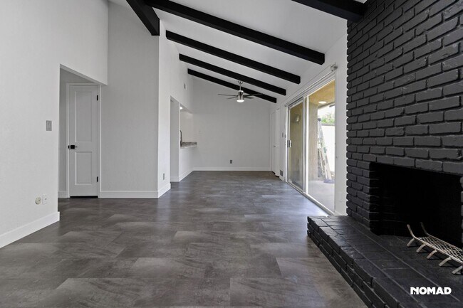 Building Photo - Charming 2BR Condo in Fresno