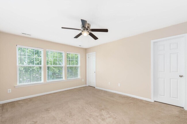 Building Photo - Beautiful 3 bedroom 2 Bath Town Home in Wi...
