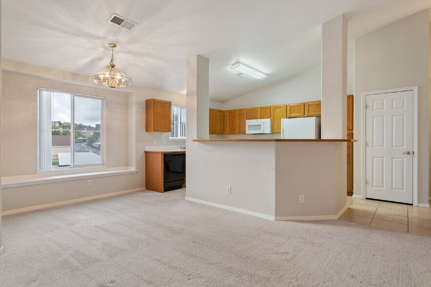 Building Photo - Stylish 3-Bed Condo in Gated Community – J...