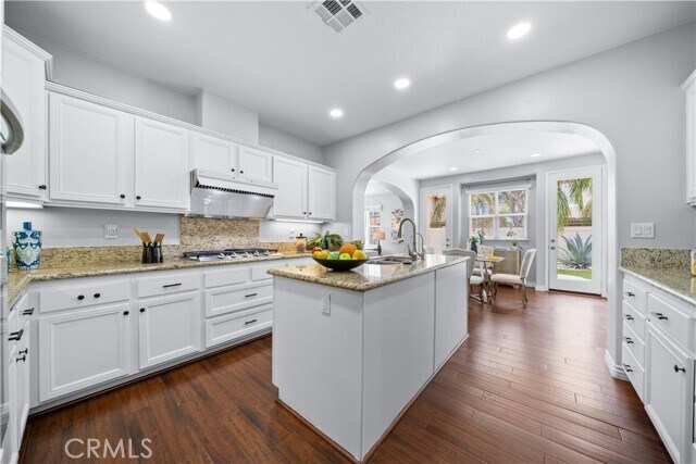Building Photo - 46239 Lone Pine Dr