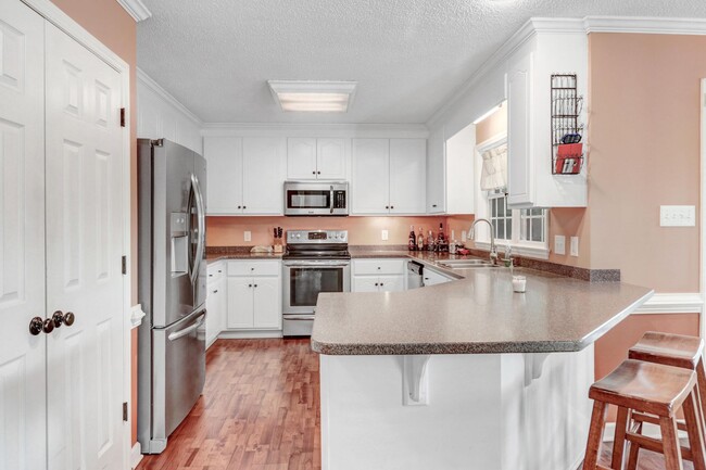 Building Photo - Spacious BRICK HOME in Goldsboro - 3 BR, 2...