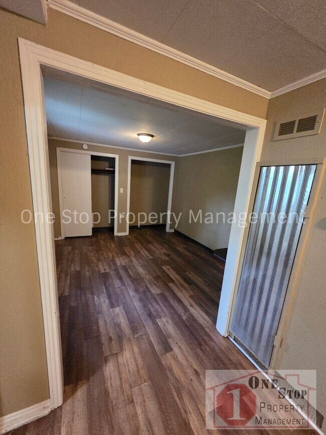Building Photo - Gorgeous 1 Bedroom, 1 Bath in Independence!