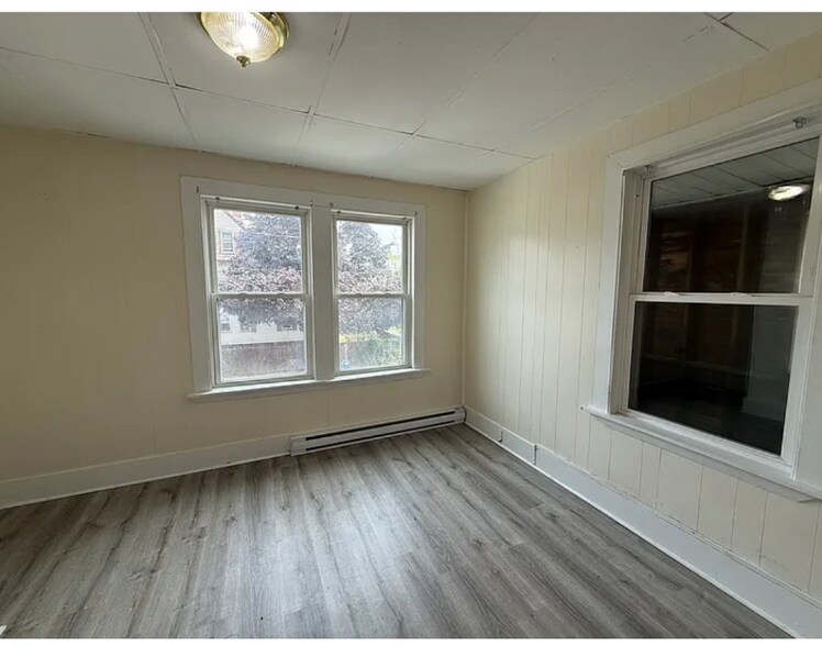 Building Photo - 325 Cumberland St