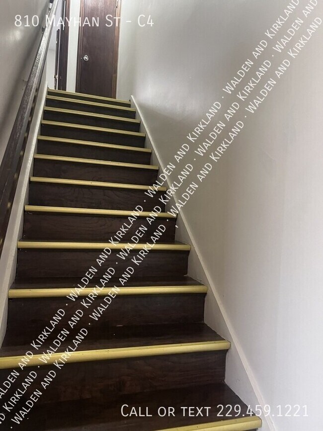 Building Photo - 810 Mayhan St
