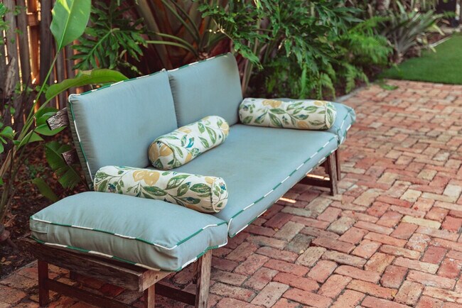 Building Photo - 446 27th St