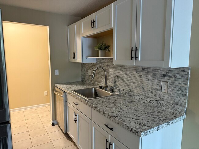 Building Photo - 25 Woodsedge Dr
