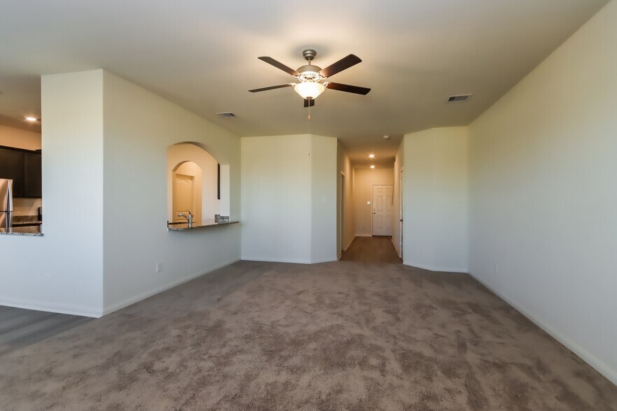 Building Photo - 5902 Sapphire Lagoon Rd