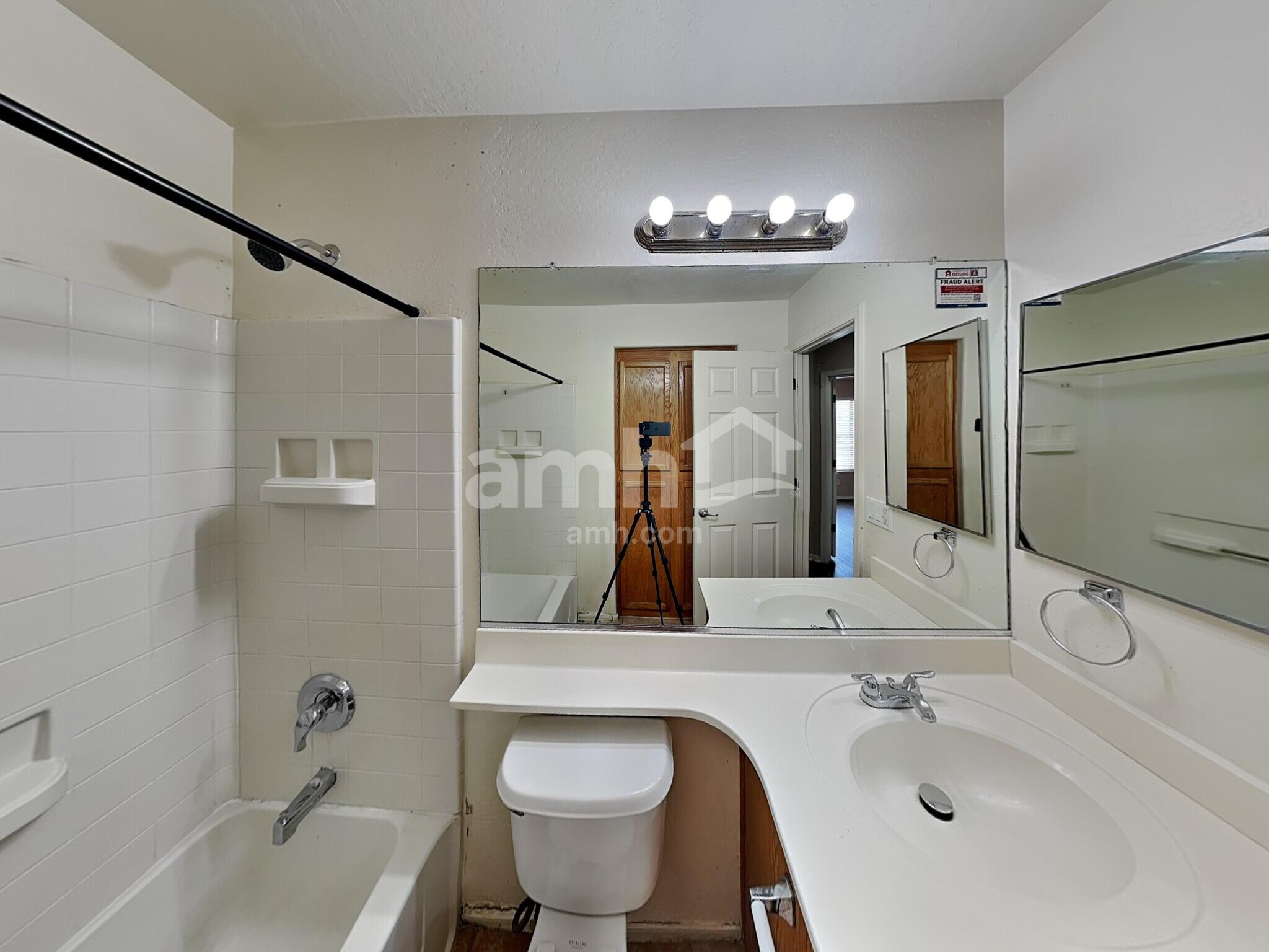 Building Photo - 8852 W Hess St
