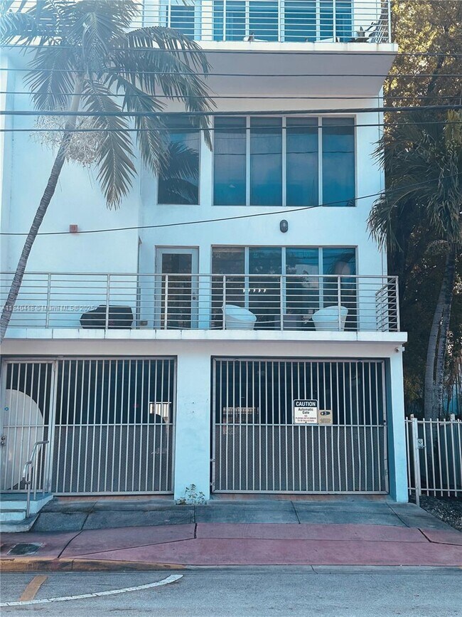 Building Photo - 900 4th St