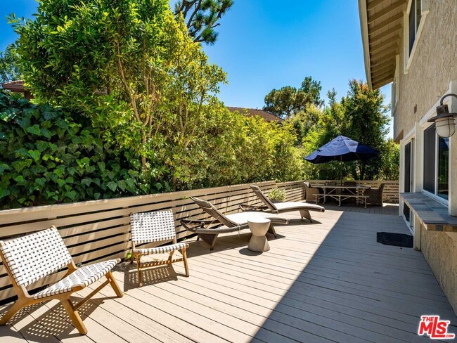 Building Photo - 2898 Woodwardia Dr