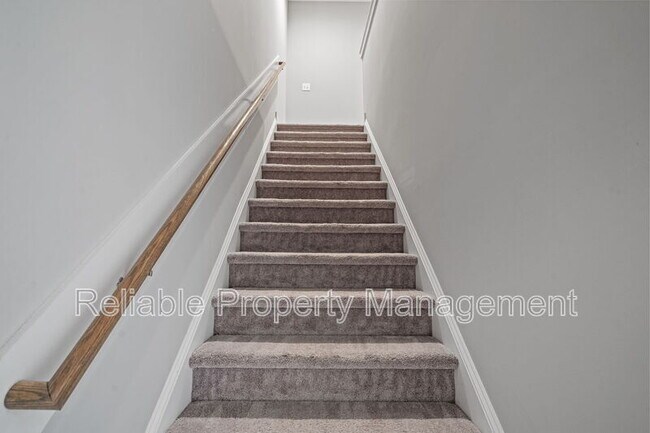 Building Photo - 41 N Laird Dr