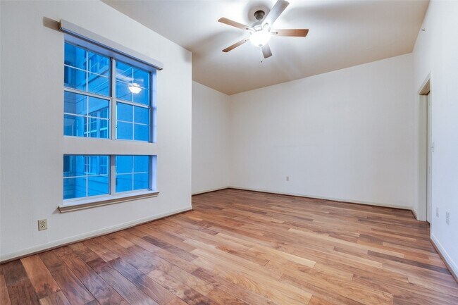 Building Photo - 3225 Turtle Creek Blvd