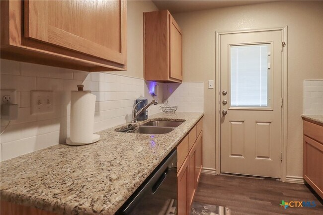 Building Photo - 1914 Castroville Trl