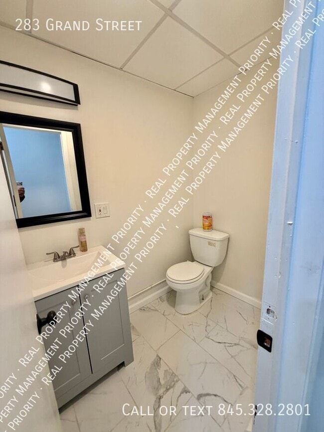 Building Photo - 283 Grand St