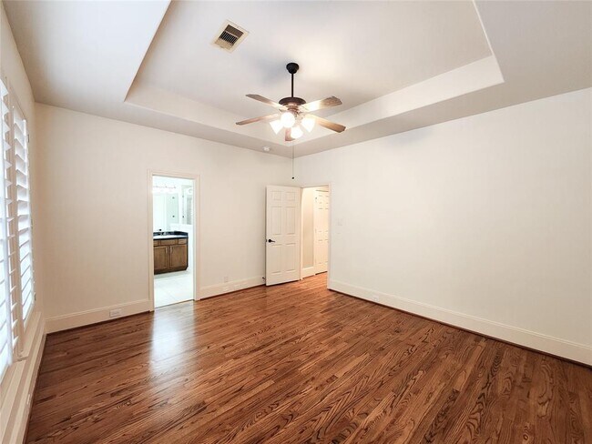 Building Photo - 1338 Studer St
