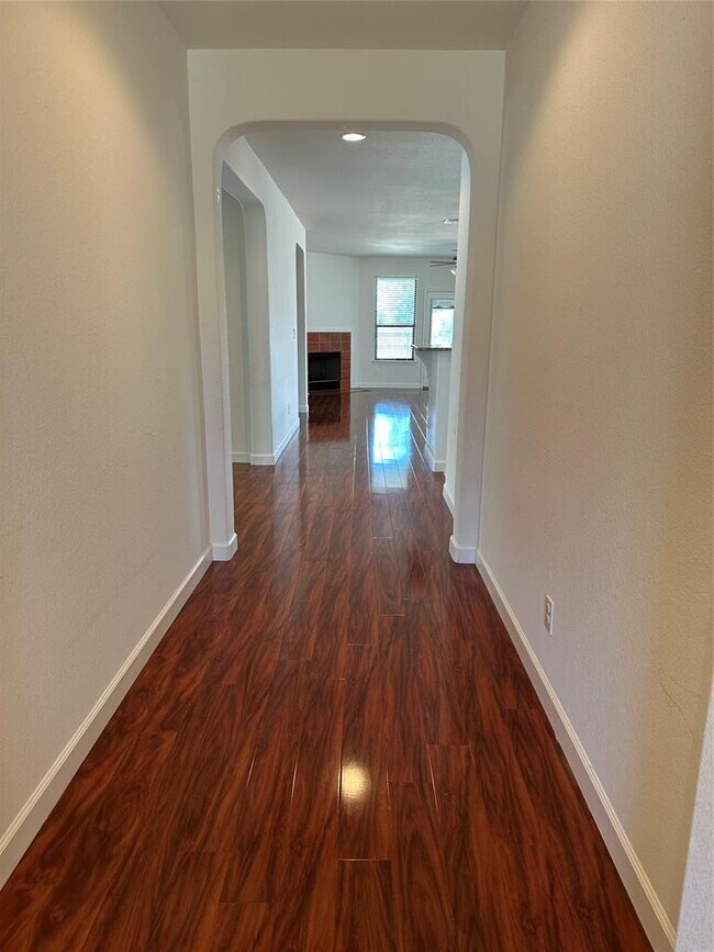 Building Photo - 14209 Naruna Way