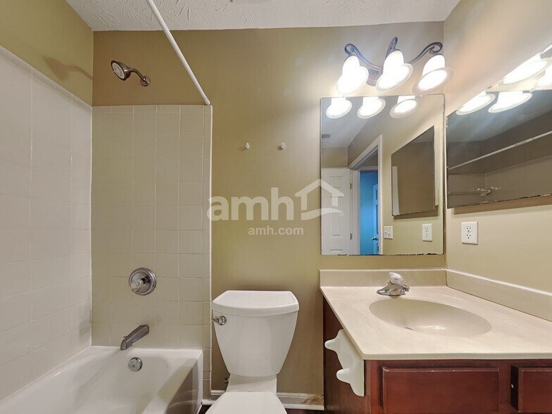 Building Photo - 1015 Meadowsweet Dr