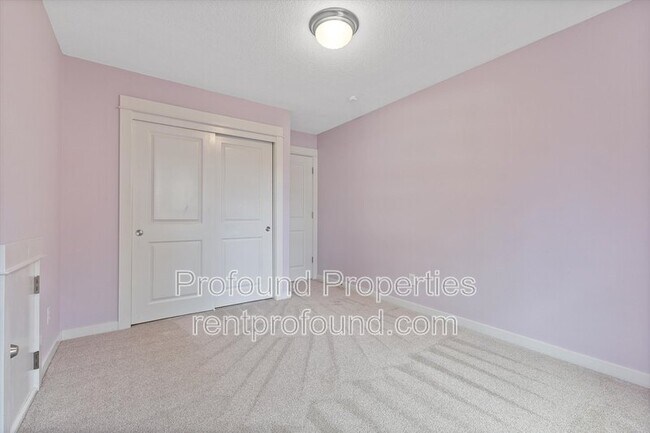 Building Photo - 7909 SW Oviatt Dr