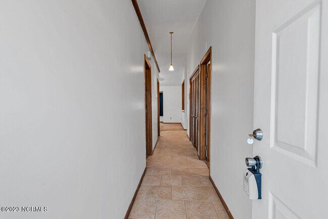 Building Photo - 780 Pinewood Dr