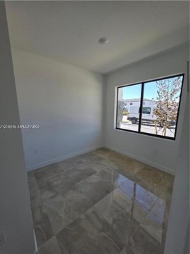 Building Photo - 1305 NW 4th Ter
