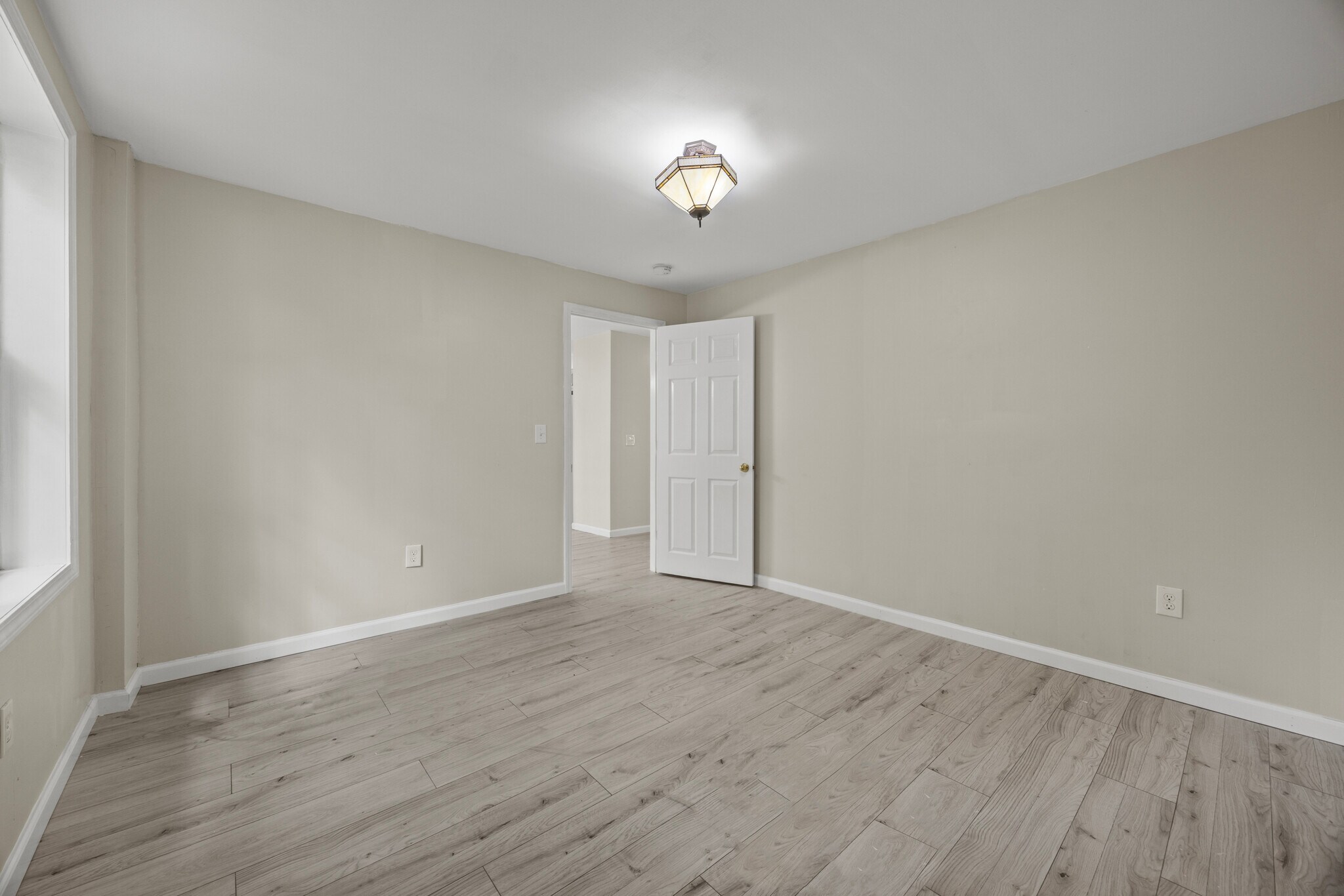 Building Photo - 20 School St