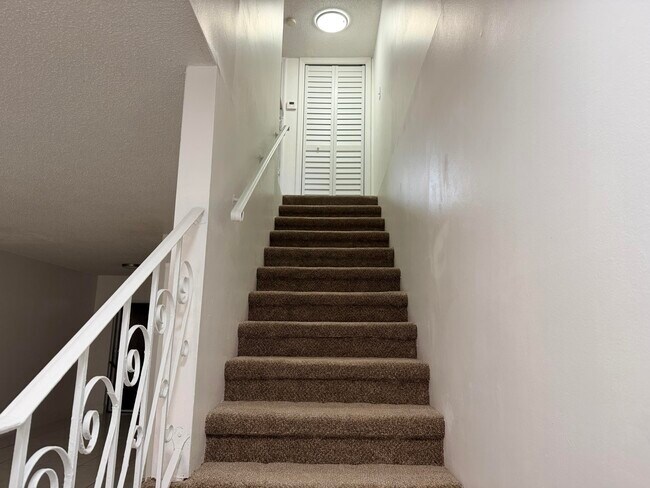 Building Photo - 2552 NW 52nd Ave