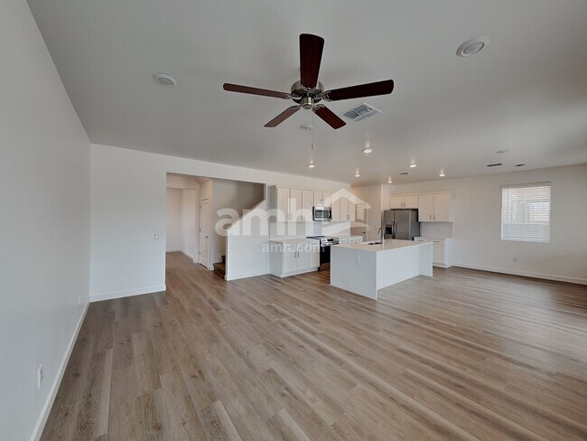 Building Photo - 9630 N Avenida Torcal