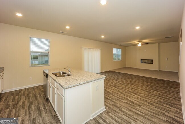 Building Photo - 372 Hamilton Pointe Dr