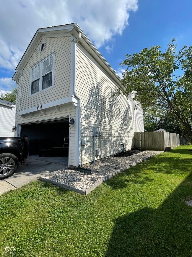 Building Photo - 1318 Crescent Dr