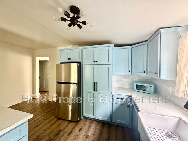 Building Photo - 1570 Locust St