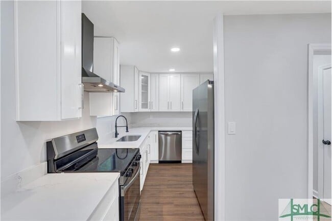 Building Photo - 206 Seminole St