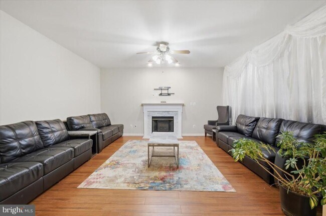 Building Photo - 6914 S Dewey Ct