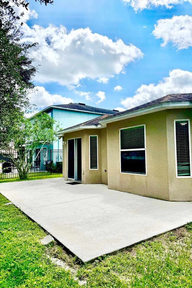 Building Photo - 4302 English Turn Way