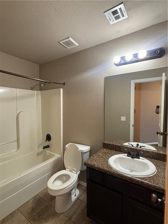 Building Photo - 320 Violet St