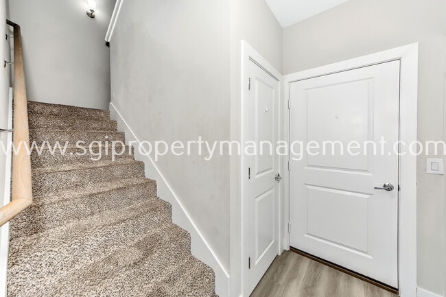 Building Photo - 3604 Aaron Pl