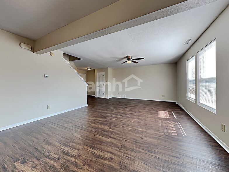 Building Photo - 10715 Inspiration Dr