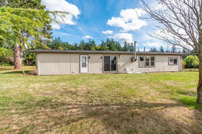 Building Photo - 3 Bed  2 Bath Pet Friendly Home