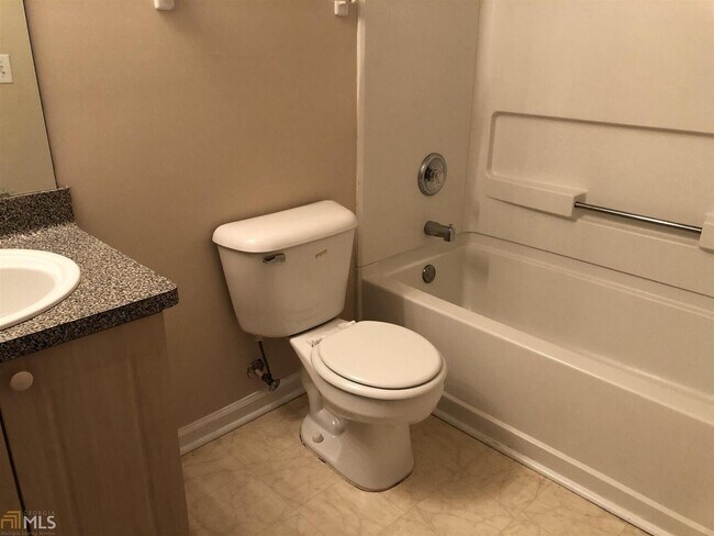 Building Photo - 5955 Graywood Cir SE